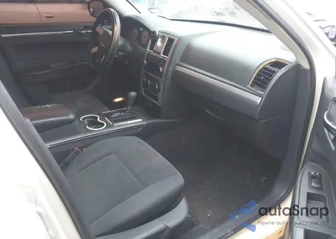 2010 Chrysler 300 Touring z USA, uszkodzony, nr VIN 2C3CA4CD4AH213499